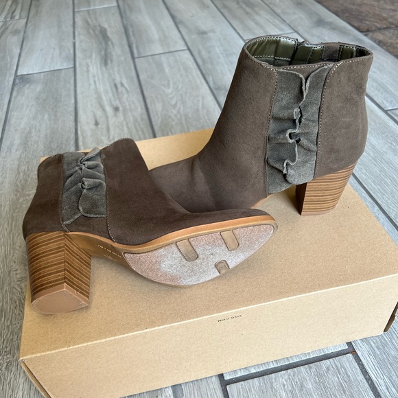 Fergalicious by Fergie size 8.5 medium - Picture 4 of 4